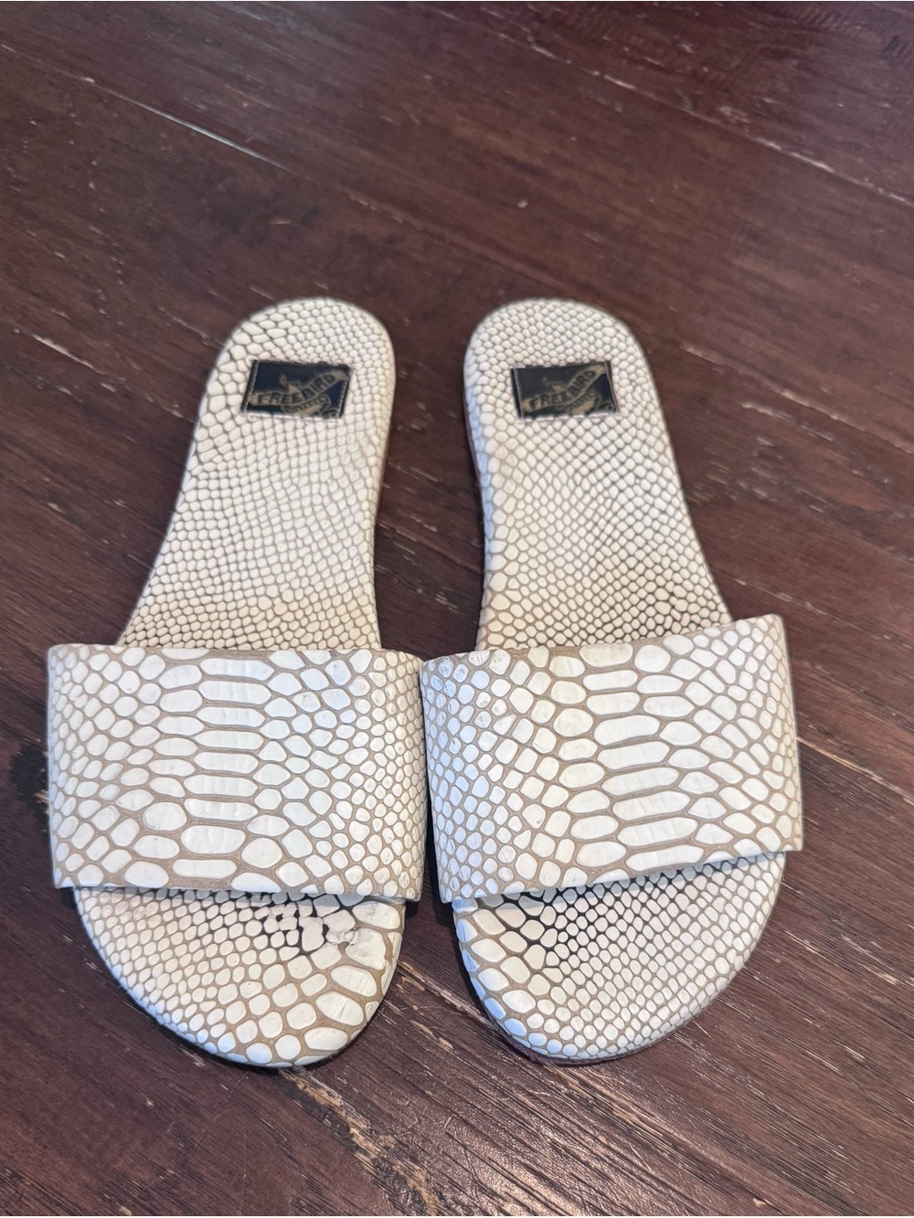 Freebird leather Tiki sandal size 9 snakeskin texture